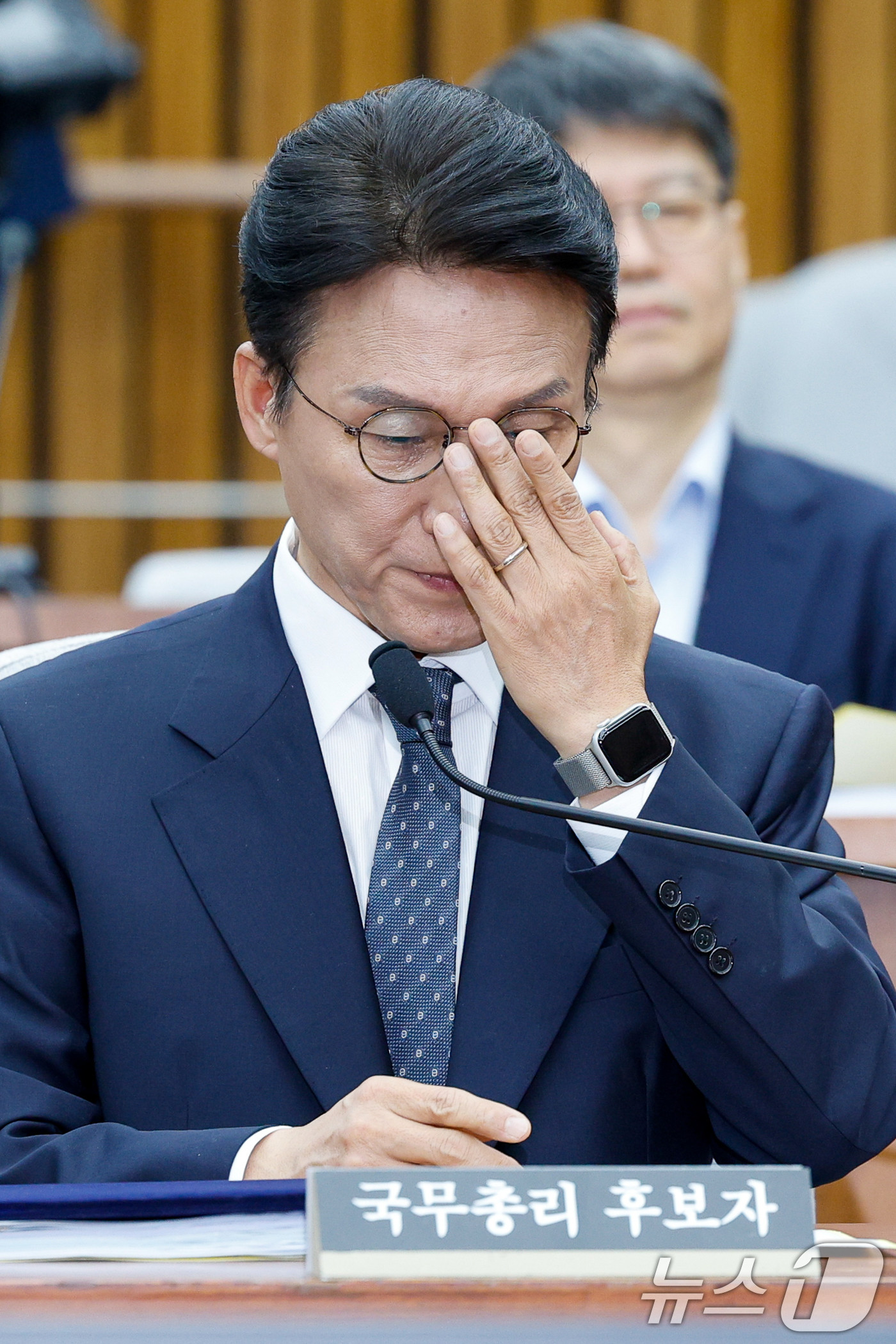 (서울=뉴스1) 안은나 기자 = 김민석 국무총리 후보자가 24일 오전 서울 여의도 국회에서 열린 인사청문회에 출석해 안경을 고쳐쓰고 있다. 2025.6.24/뉴스1