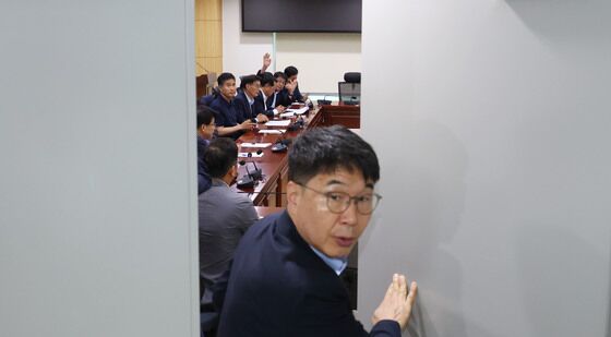 한자리에 모인 국회 농해수위 민주당 위원들