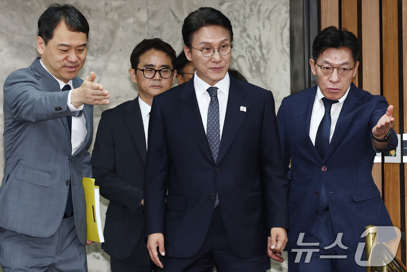 (서울=뉴스1) 김민지 기자 = 김민석 국무총리 후보자가 24일 오전 서울 여의도 국회에서 열린 인사청문회에 출석하고 있다. 2025.6.24/뉴스1