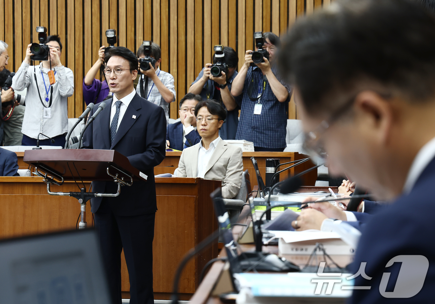 (서울=뉴스1) 김민지 기자 = 김민석 국무총리 후보자가 24일 오전 서울 여의도 국회에서 열린 인사청문회에서 인사말을 하고 있다. 2025.6.24/뉴스1