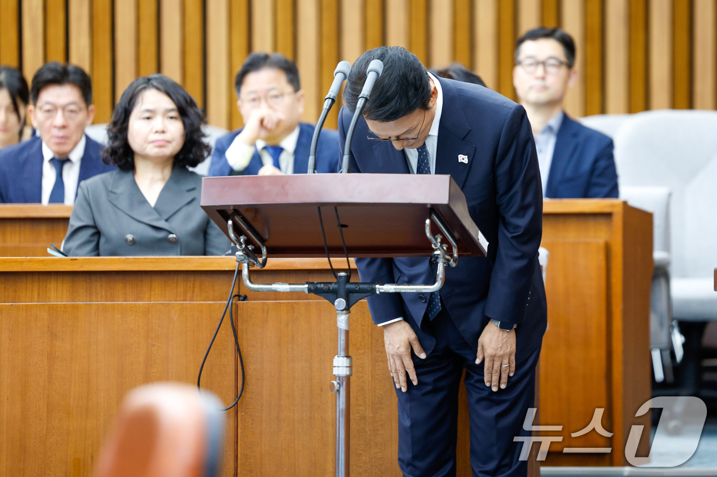 (서울=뉴스1) 안은나 기자 = 김민석 국무총리 후보자가 24일 오전 서울 여의도 국회에서 열린 인사청문회에 출석해 모두 발언을 마친 뒤 인사하고 있다. 2025.6.24/뉴스1
