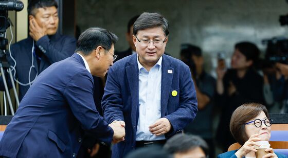 의총 참석하는 김성환 후보자