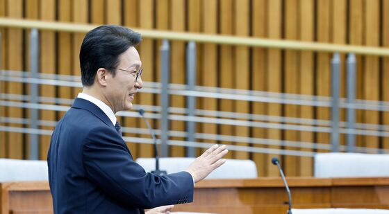 김민석 '앉아 계세요'