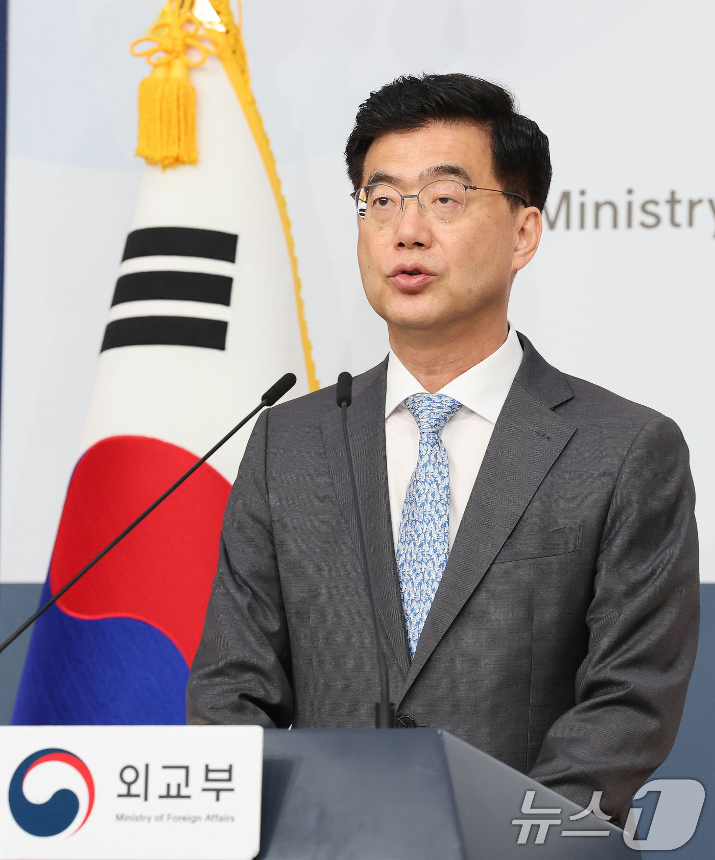 (서울=뉴스1) 임세영 기자 = 이재웅 외교부 대변인이 24일 서울 종로구 외교부 청사에서 정례브리핑을 하고 있다. 2025.6.24/뉴스1