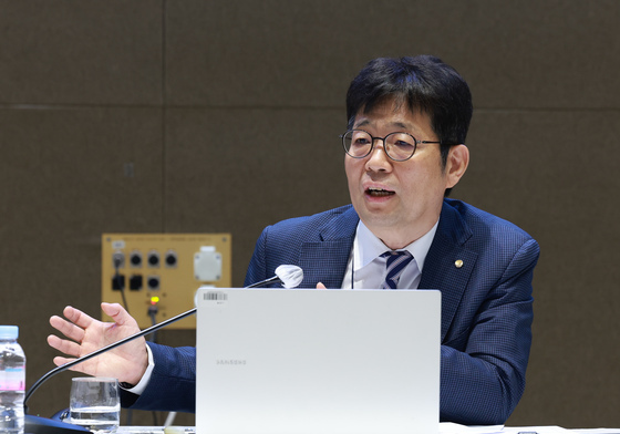 한은 부총재 "특별한 충격 없다면 금리 더 올린다…이달 결정은 지표 보고"