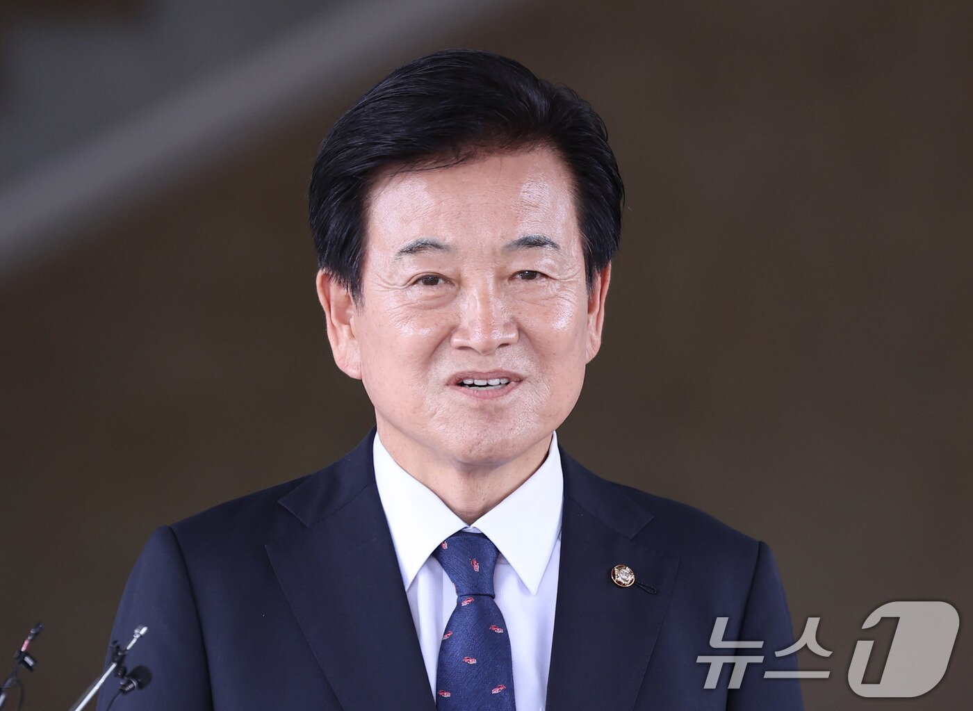 본문 이미지 - 정동영 통일부 장관 후보자가 24일 오후 서울 종로구 남북관계관리단에 마련된 인사청문회 준비 사무실에 도착해 취재진 질문에 답하고 있다. 2025.6.24/뉴스1 ⓒ News1 박지혜 기자