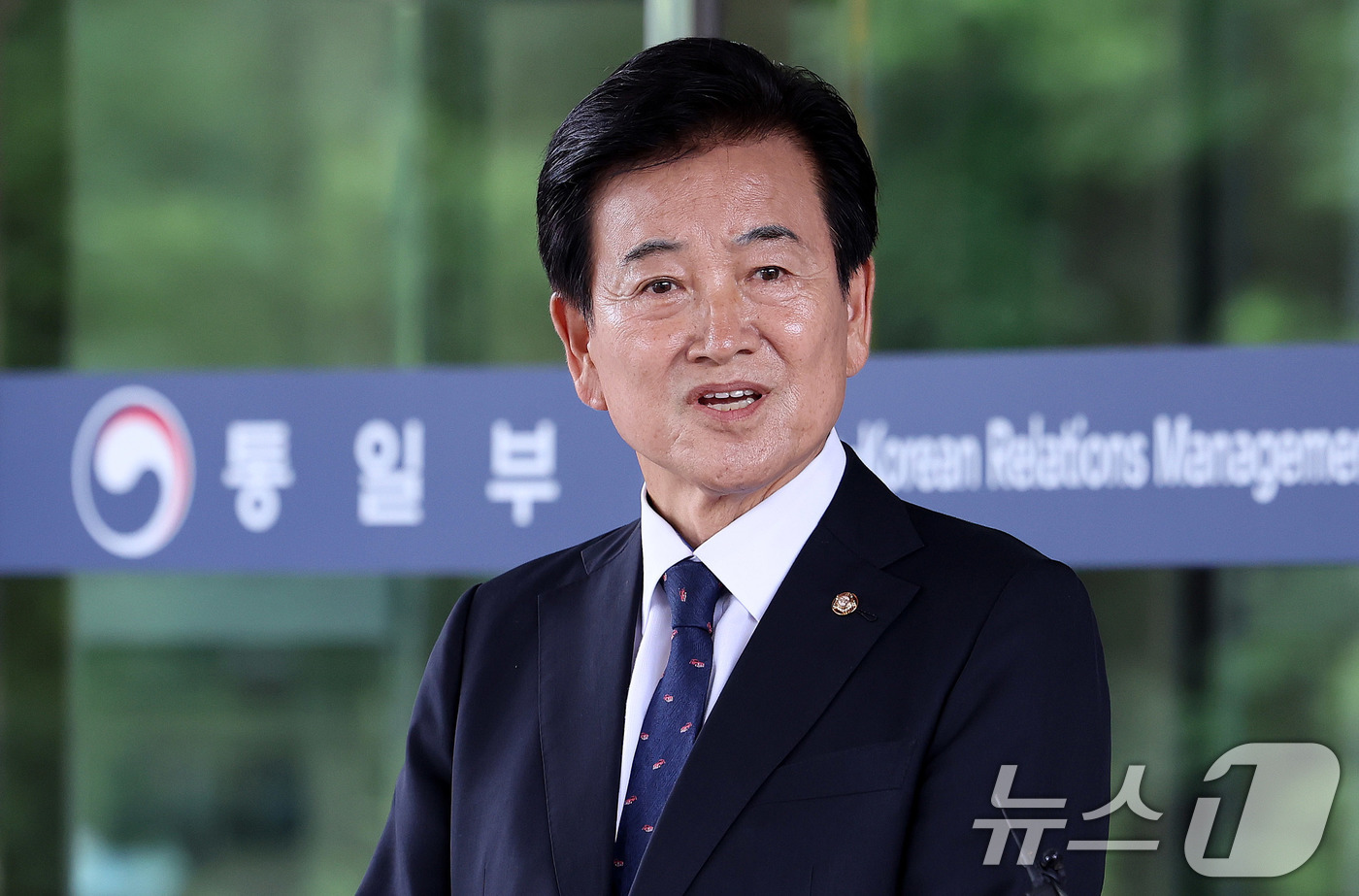 (서울=뉴스1) 박지혜 기자 = 정동영 통일부 장관 후보자가 24일 오후 서울 종로구 남북관계관리단에 마련된 인사청문회 준비 사무실에 도착해 취재진 질문에 답하고 있다. 2025. …