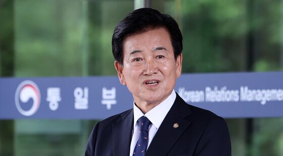 질문에 답하는 정동영 통일장관 후보자