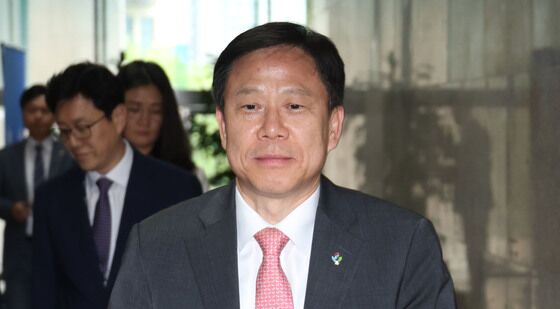 국회 나서는 임웅순 안보2차장