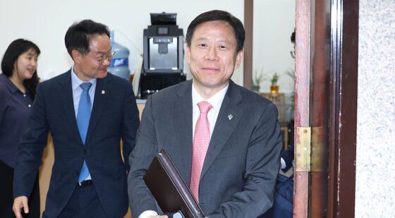 긴급 안보 점검회의 마친 임웅순 안보2차장