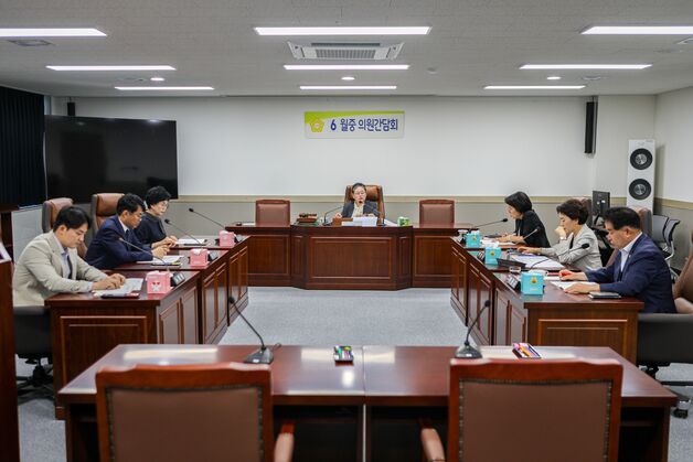 "지금은 민생경제 살릴 때" 광주 동구·남구의회 국외 연수 안 간다