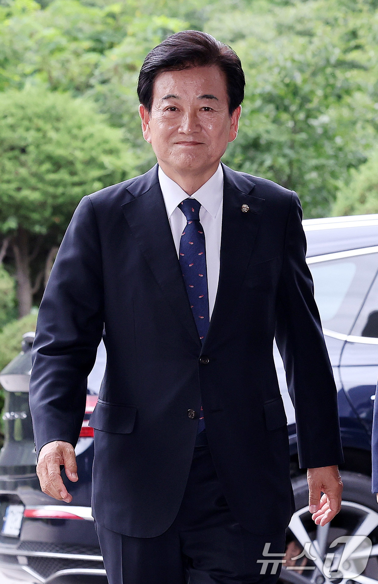 (서울=뉴스1) 박지혜 기자 = 정동영 통일부 장관 후보자가 24일 오후 서울 종로구 남북관계관리단에 마련된 인사청문회 준비 사무실로 향하고 있다. 2025.6.24/뉴스1