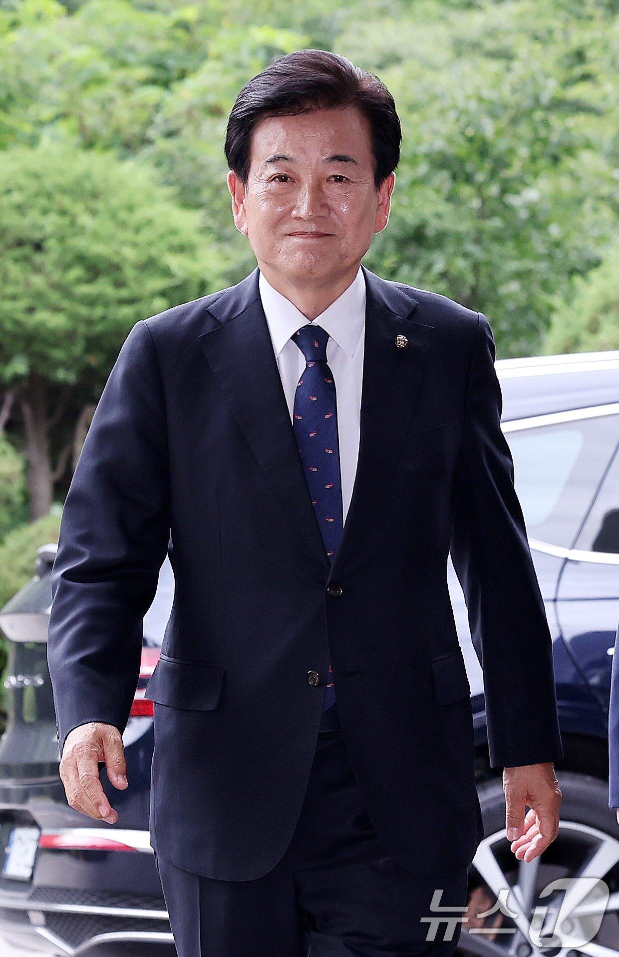 본문 이미지 - 정동영 통일부 장관 후보자가 24일 오후 서울 종로구 남북관계관리단에 마련된 인사청문회 준비 사무실로 향하고 있다. 2025.6.24/뉴스1 ⓒ News1 박지혜 기자