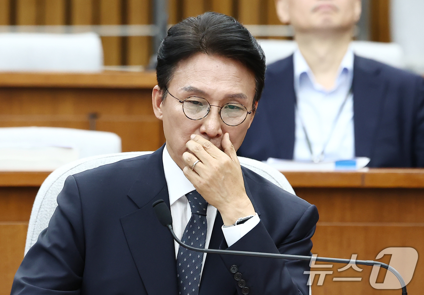 (서울=뉴스1) 김민지 기자 = 김민석 국무총리 후보자가 24일 서울 여의도 국회에서 열린 인사청문회에서 굳은 표정으로 질의를 듣고 있다. 2025.6.24/뉴스1