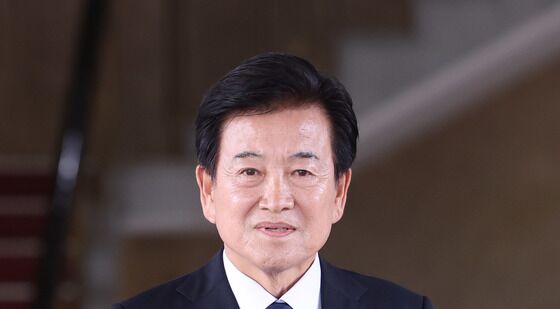 질문에 답변하는 정동영
