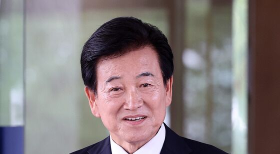 질문에 답변하는 정동영