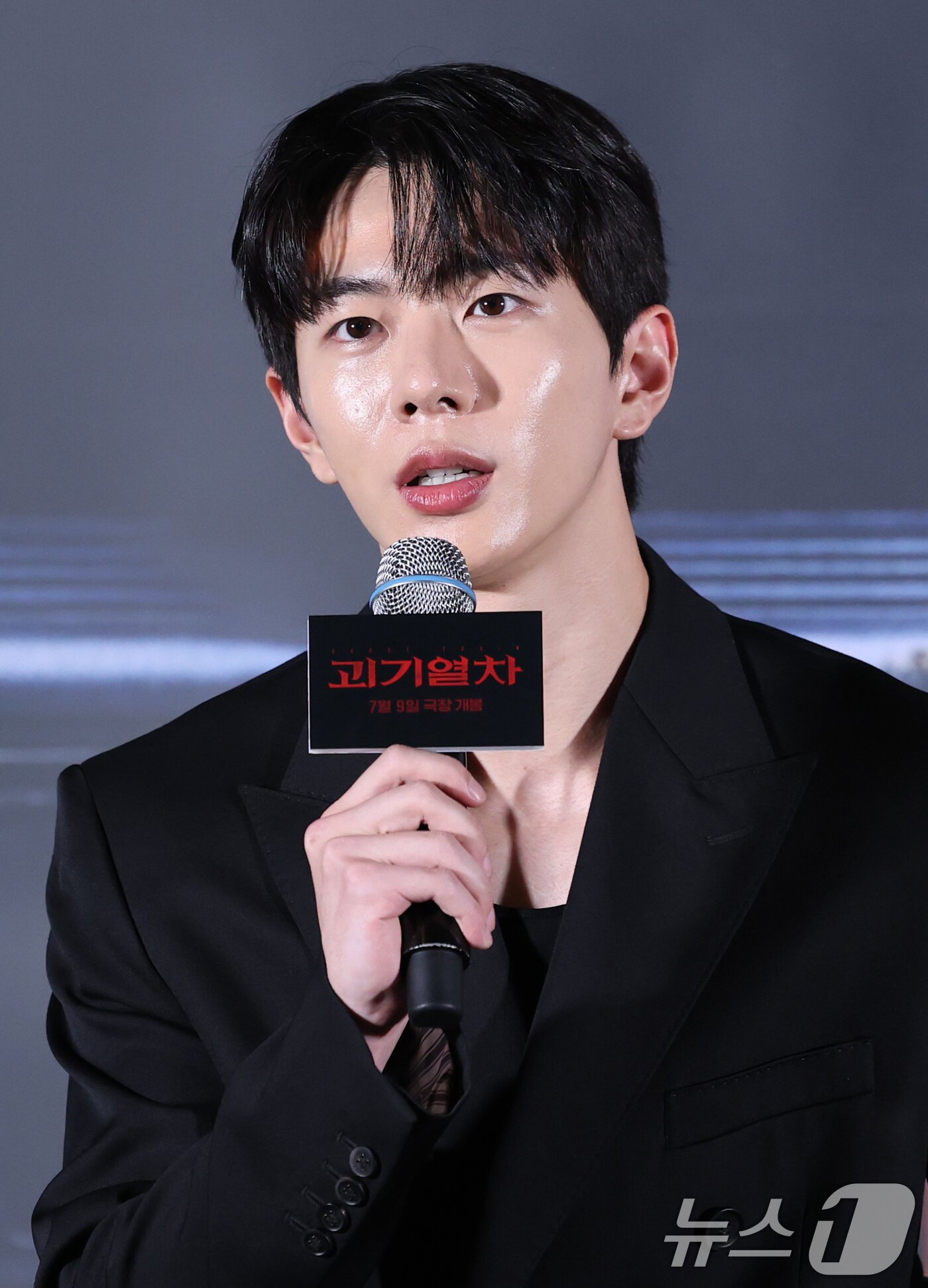 본문 이미지 - 배우 최보민이 24일 오후 서울 용산구 CGV 용산점에서 열린 영화 '괴기열차' 언론시사회 및 기자간담회에 참석해 인사말을 하고 있다. 2025.6.24/뉴스1 ⓒ News1 권현진 기자