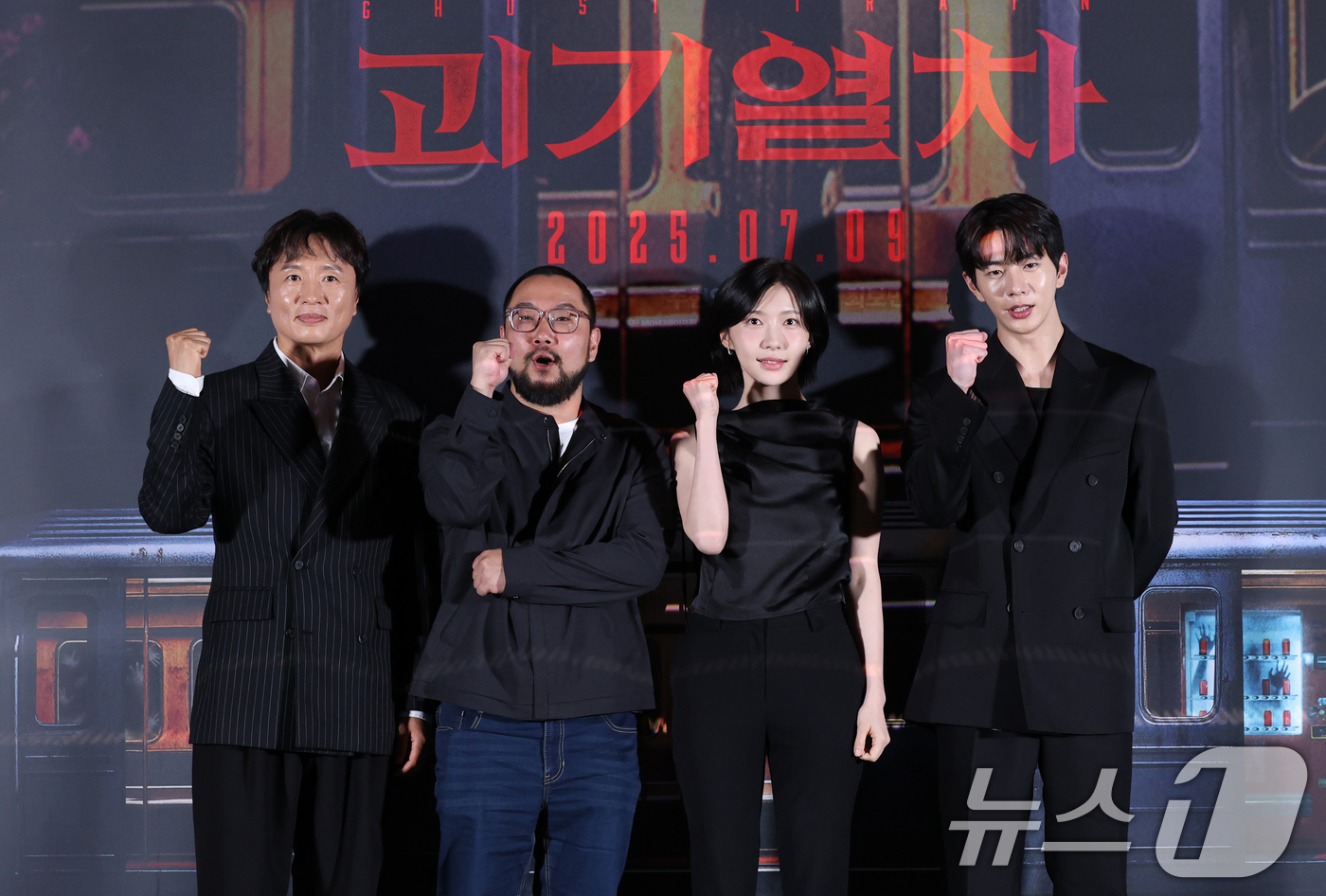 (서울=뉴스1) 권현진 기자 = 배우 전배수(왼쪽부터)와 탁세웅 감독, 주현영, 최보민이 24일 오후 서울 용산구 CGV 용산점에서 열린 영화 '괴기열차' 언론시사회 및 기자간담회 …