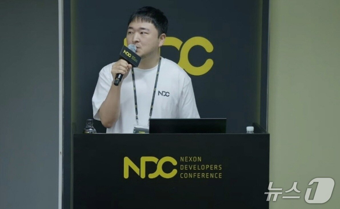 본문 이미지 - 오진욱 넥슨코리아 게임밸류에이션팀 팀장이 24일 경기 성남시에서 열린 넥슨개발자콘퍼런스(NDC)에서 '흥행 예측 AI 개발 활용 도전기'를 주제로 발표하고 있다.(NDC 생중계 화면 갈무리)2025.6.24/뉴스1