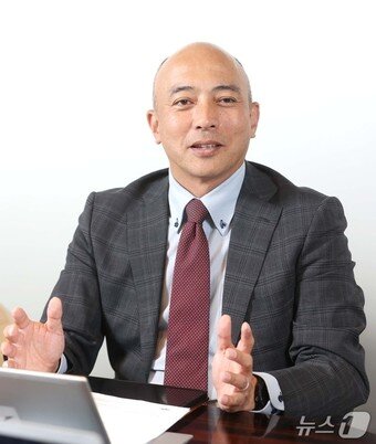 본문 이미지 - 24일 오후 서울 중국 더 플라자 호텔에서 인터뷰 중인 사토 다이스케 재팬엔터테인먼트 부사장&#40;재팬엔터테인먼트 제공&#41;