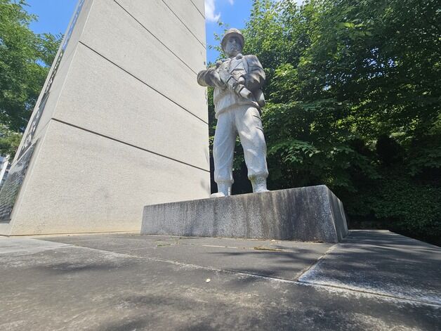 6·25전쟁 75주년인데…청주 참전기념시설 검은 때 '덕지덕지'