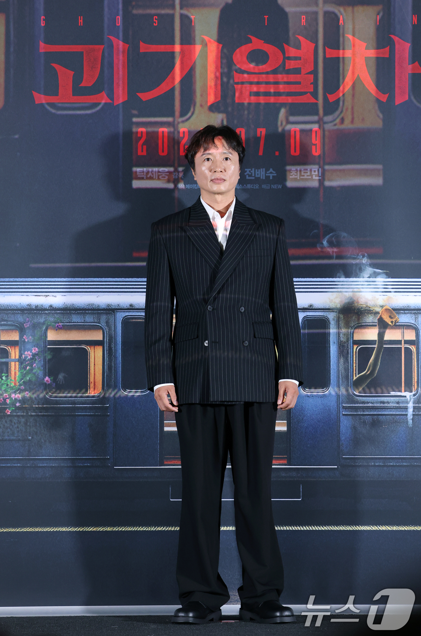 (서울=뉴스1) 권현진 기자 = 배우 전배수가 24일 오후 서울 용산구 CGV 용산점에서 열린 영화 '괴기열차' 언론시사회 및 기자간담회에 참석해 포즈를 취하고 있다.'괴기열차'는 …