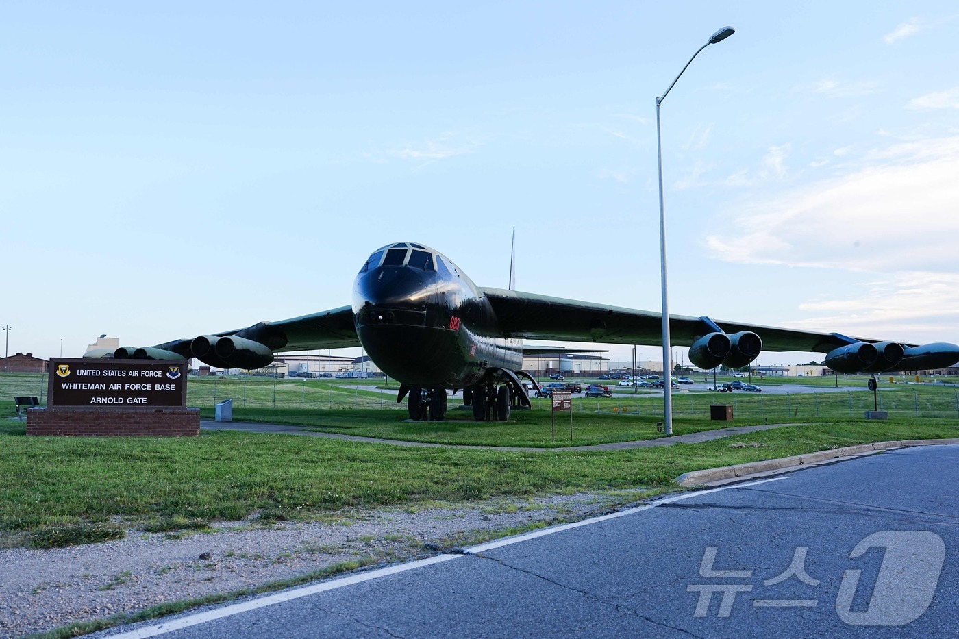 (미주리 AFP=뉴스1) 송송이 기자 = 미주리주(州) 놉노스터에 위치한 화이트먼 공군기지 입구의 전경. 미국의 이란 군사 작전에 투입된 B-2 스텔스 폭격기들은 화이트먼 공군기지 …