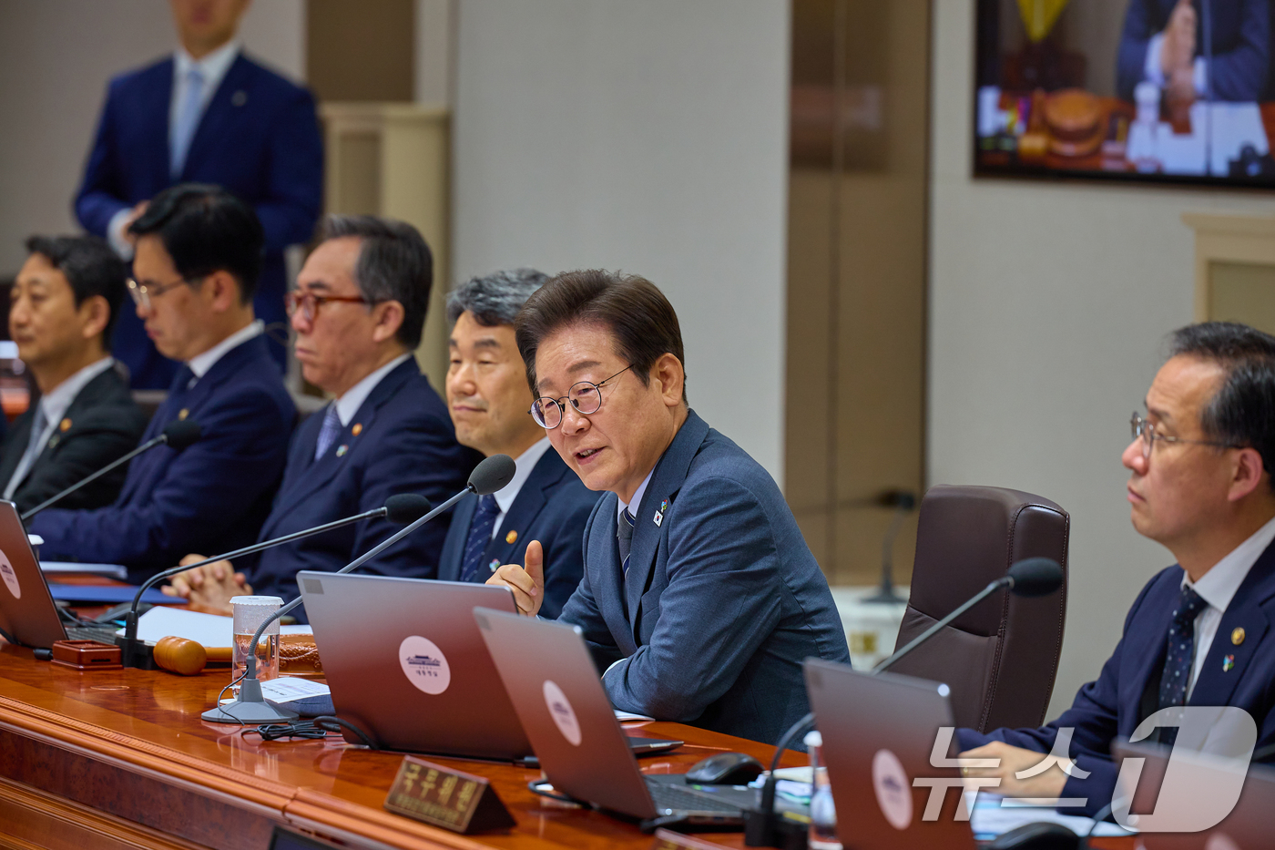 (서울=뉴스1) 허경 기자 = 이재명 대통령이 24일 서울 용산 대통령실 청사에서 열린 국무회의에서 발언하고 있다. (대통령실 제공. 재판매 및 DB 금지) 2025.6.24/뉴스 …