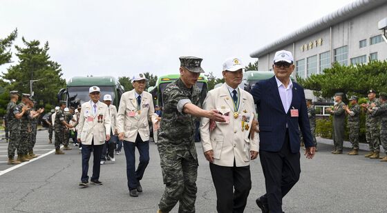 '선배님들 저희가 모시겠습니다'