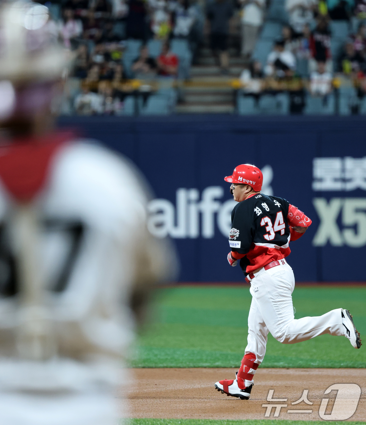 (서울=뉴스1) 이승배 기자 = 24일 오후 서울 구로구 고척스카이돔에서 열린 프로야구 '2025 신한 SOL뱅크 KBO 리그' KIA와 키움의 경기, 1회초 KIA의 공격 1사 …