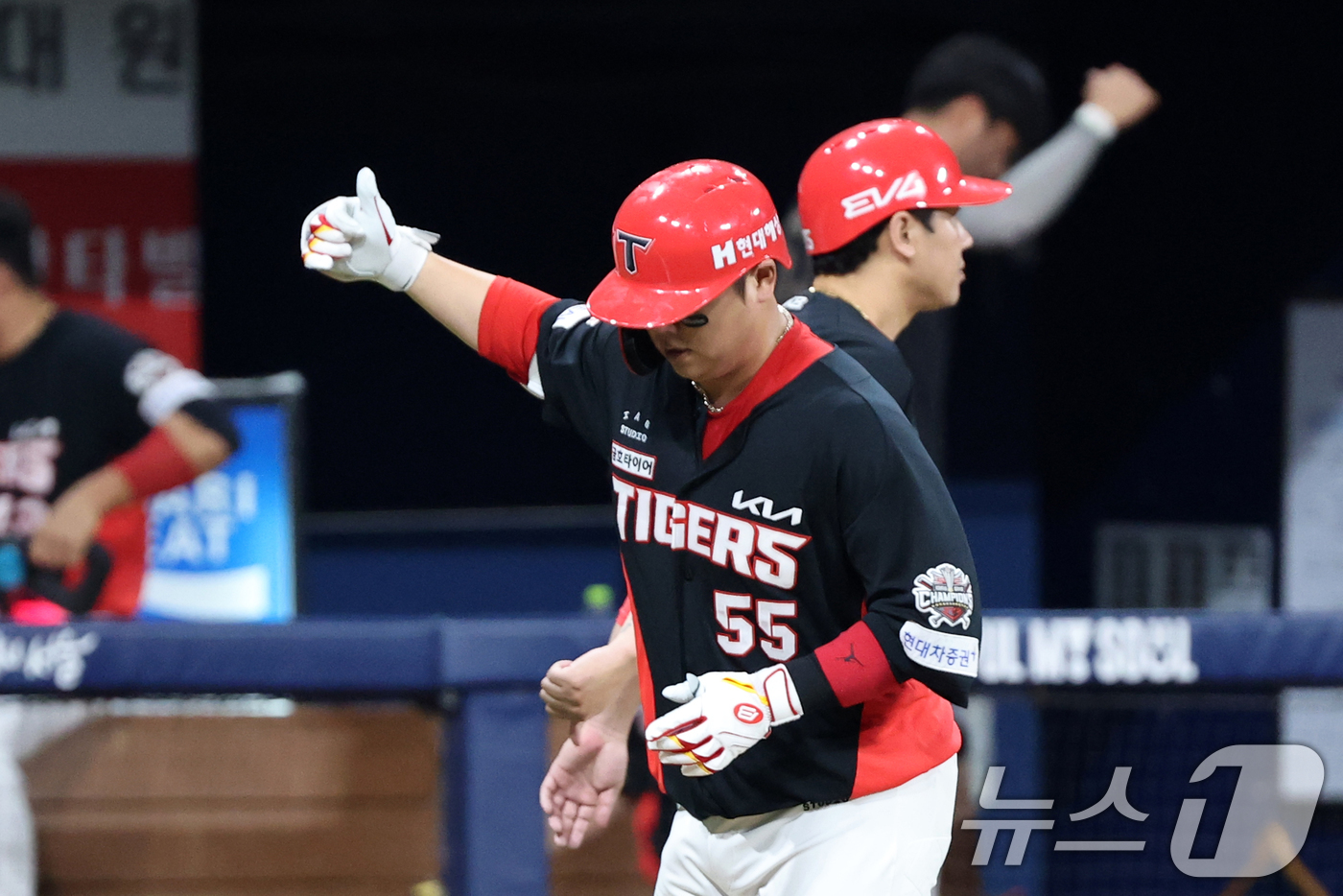 (서울=뉴스1) 이승배 기자 = 24일 오후 서울 구로구 고척스카이돔에서 열린 프로야구 '2025 신한 SOL뱅크 KBO 리그' KIA와 키움의 경기, 4회초 KIA 공격 선두타자 …