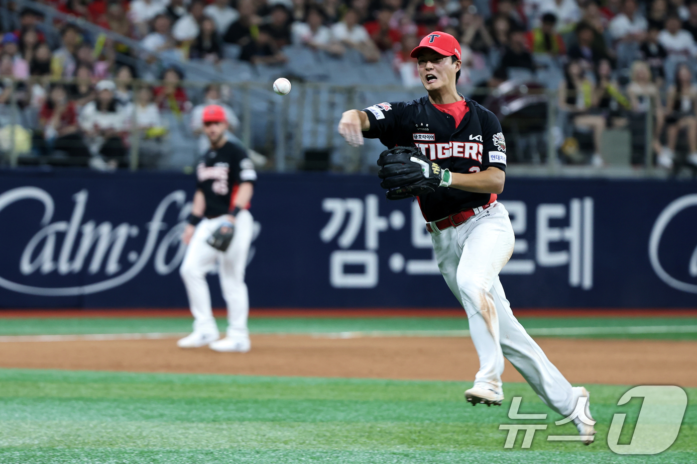 (서울=뉴스1) 이승배 기자 = 24일 오후 서울 구로구 고척스카이돔에서 열린 프로야구 '2025 신한 SOL뱅크 KBO 리그' KIA와 키움의 경기, 7회말 키움 공격 2사 주자 …