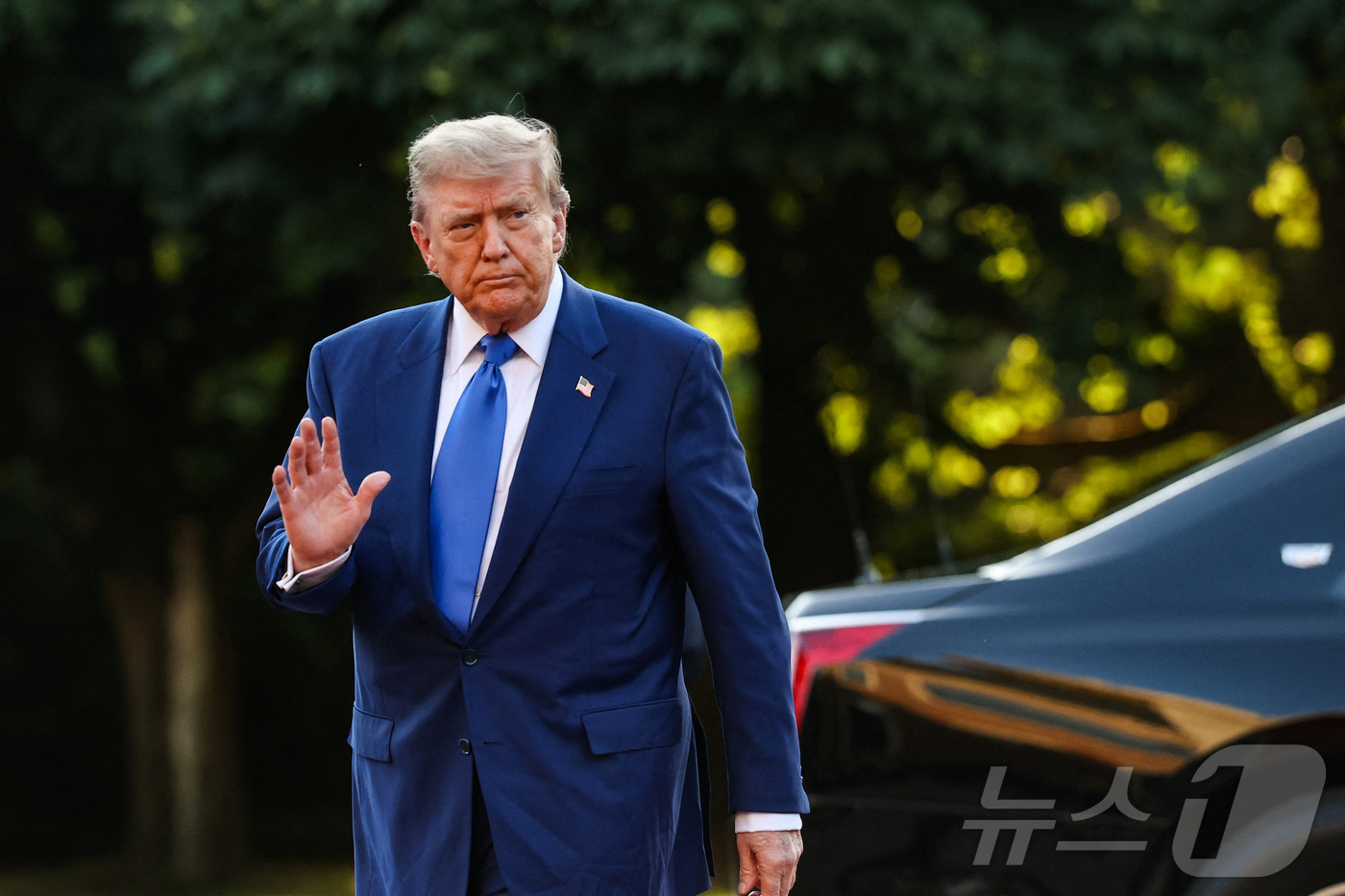 (헤이그 로이터=뉴스1) 김지완 기자 = 24일(현지시간) 도널드 트럼프 미국 대통령이 네덜란드 헤이그 하우스텐보스궁에서 빌럼 알렉산더르 네덜란드 국왕과 막시마 여왕이 주최하는 북 …