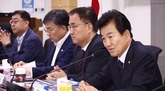 AI G3 조찬 포럼서 인사말 하는 정동영 의원