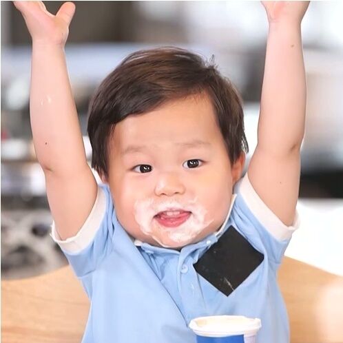 '슈돌' 정우, 아이스크림 수염 달고 애교 발산…귀여움 폭발