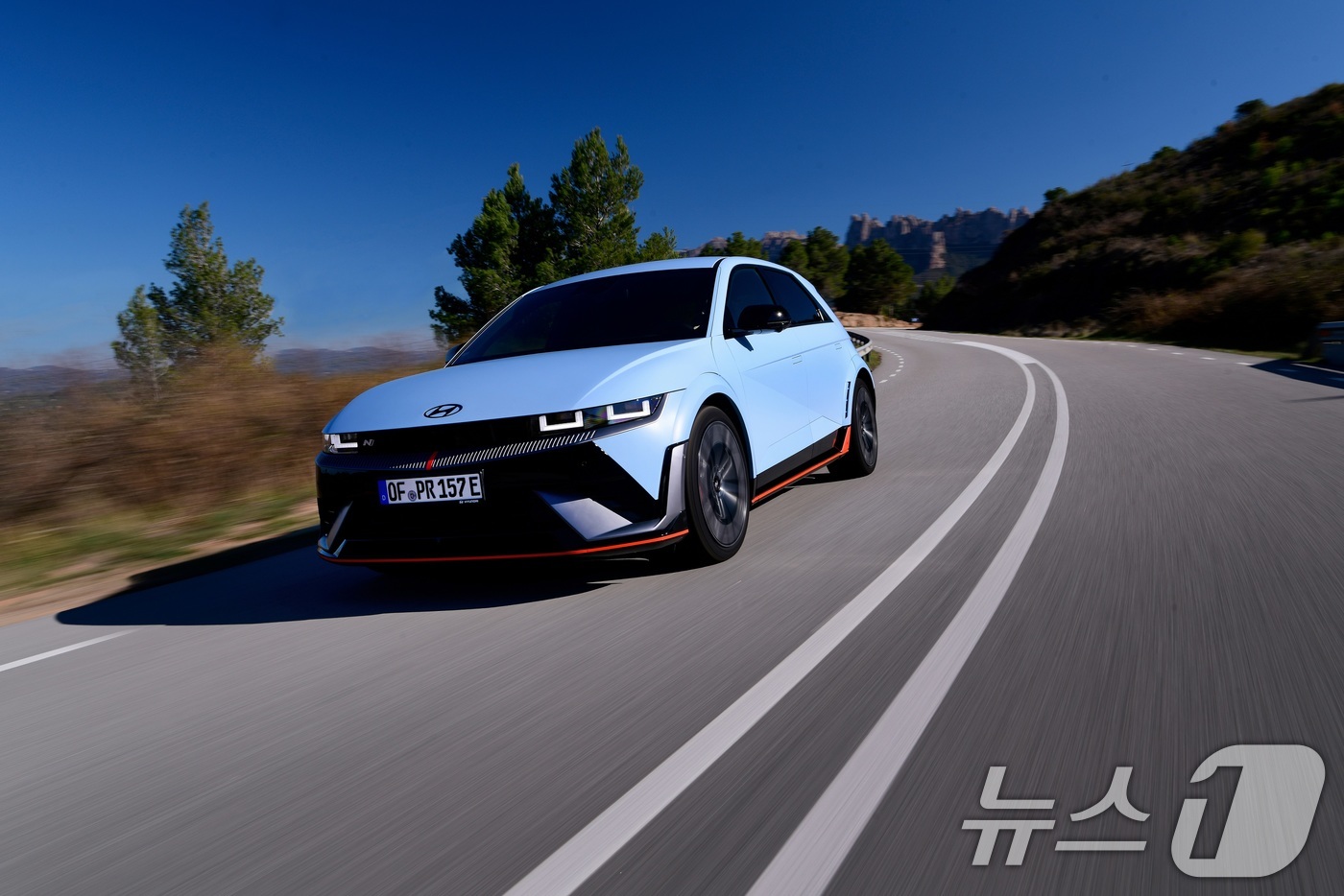 (서울=뉴스1) = 현대차는 고성능 전기차 '아이오닉 5 N '이 25일(현지시간) 영국 자동차 전문지 '오토카'가 주관하는 '2025 오토카 어워즈'에서 '파이브스타 카' 부문에 …