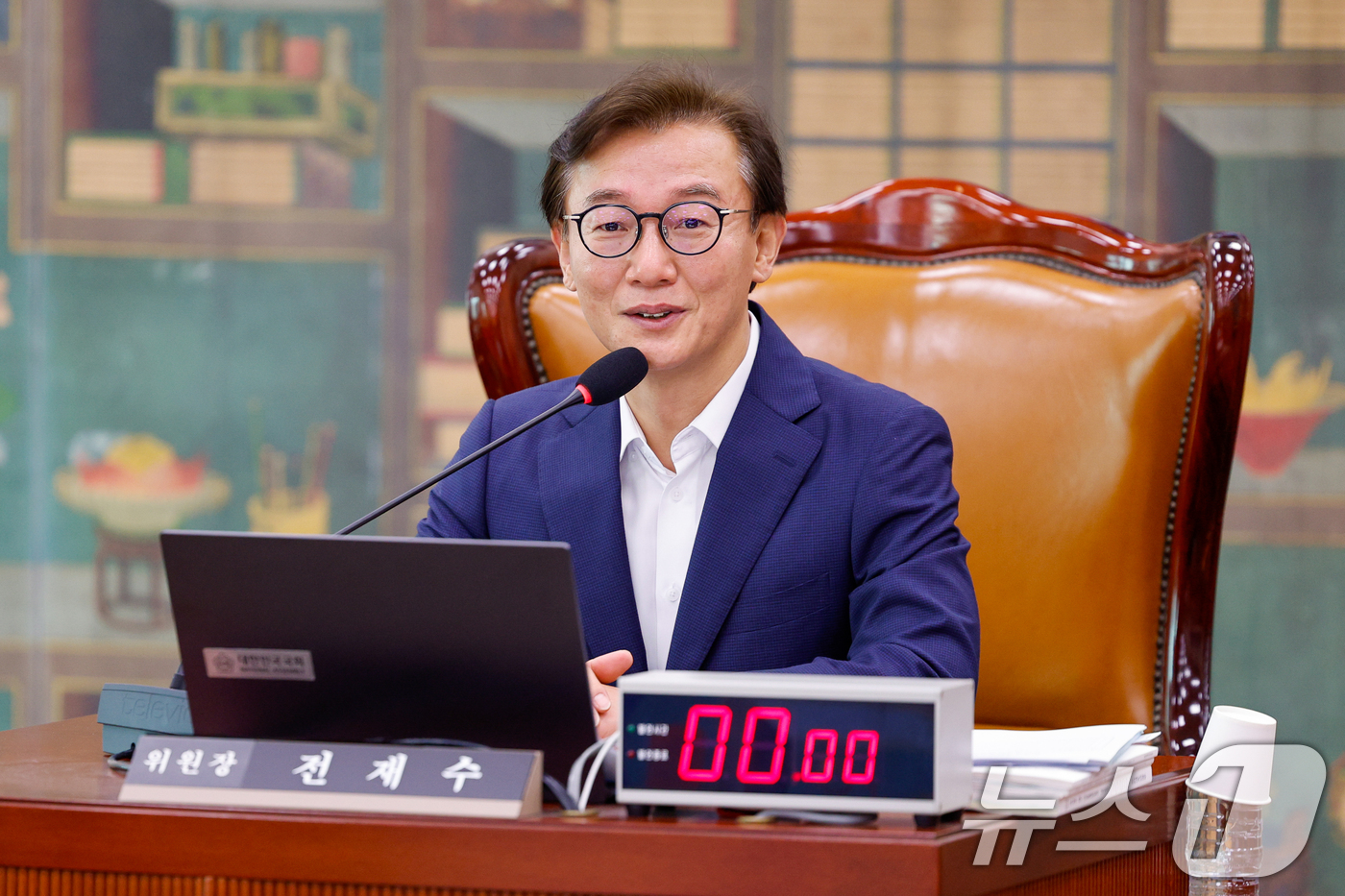 (서울=뉴스1) 안은나 기자 = 해양수산부 장관 후보자로 지명된 전재수 국회 문화체육관광위원회 위원장이 25일 오전 서울 여의도 국회에서 열린 제426회국회(임시회) 제1차 전체회 …