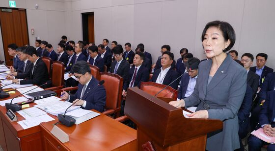 추경안 보고하는 오영주 장관