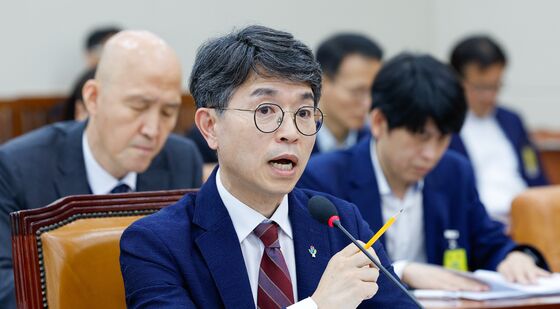 답변하는 김완섭 장관