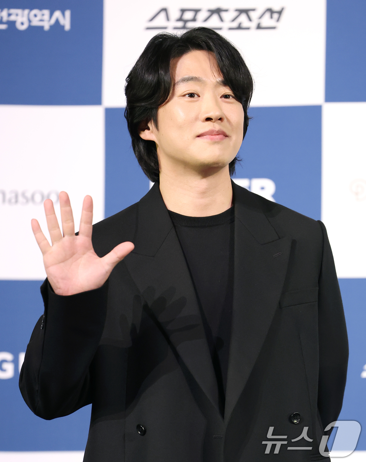 (서울=뉴스1) 권현진 기자 = 배우 안재홍이 25일 서울 영등포구 CGV여의도에서 열린 제4회 청룡시리즈어워즈 핸드프린팅 행사에서 포즈를 취하고 있다. 2025.6.25/뉴스1