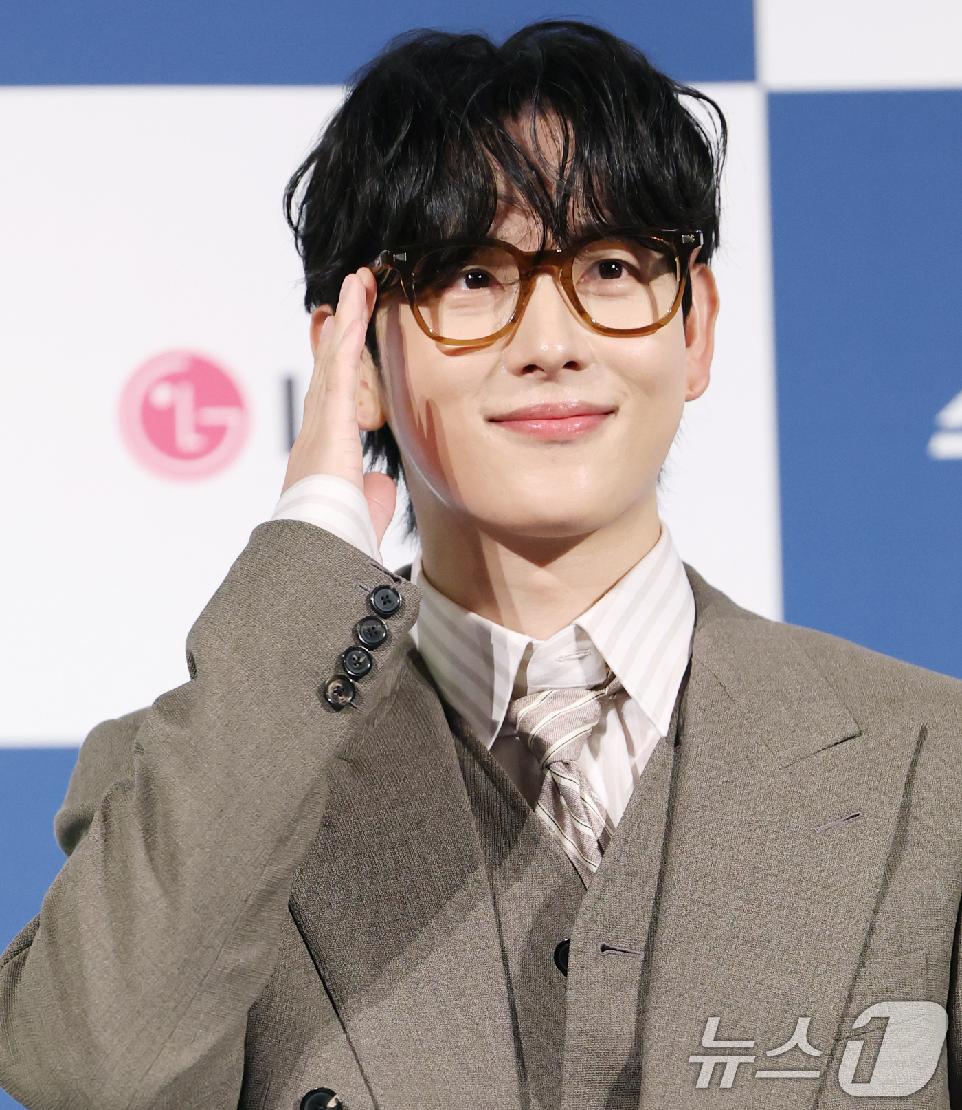 (서울=뉴스1) 권현진 기자 = 배우 임시완이 25일 서울 영등포구 CGV여의도에서 열린 제4회 청룡시리즈어워즈 핸드프린팅 행사에서 포즈를 취하고 있다. 2025.6.25/뉴스1