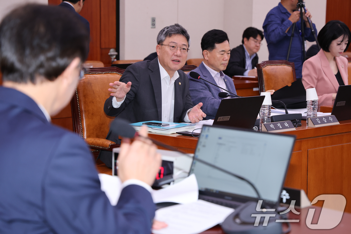 (서울=뉴스1) 안은나 기자 = 박정하 국민의힘 간사가 25일 오전 서울 여의도 국회에서 열린 제426회국회(임시회) 문화체육관광위원회 제1차 전체회의에서 해양수산부 장관 후보자로 …