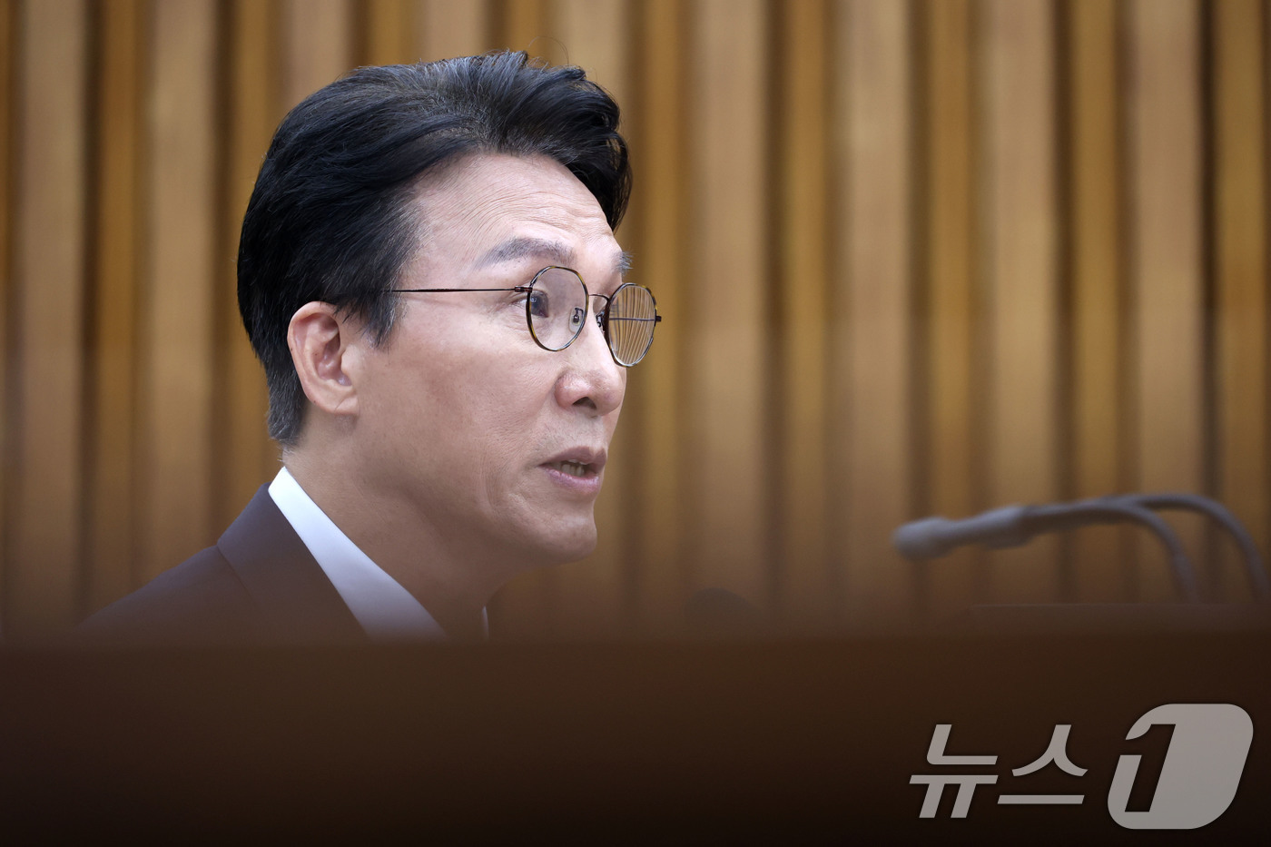 (서울=뉴스1) 이광호 기자 = 김민석 국무총리 후보자가 25일 오전 서울 여의도 국회에서 열린 인사청문회에 출석해 의원 질의에 답하고 있다. 2025.6.25/뉴스1