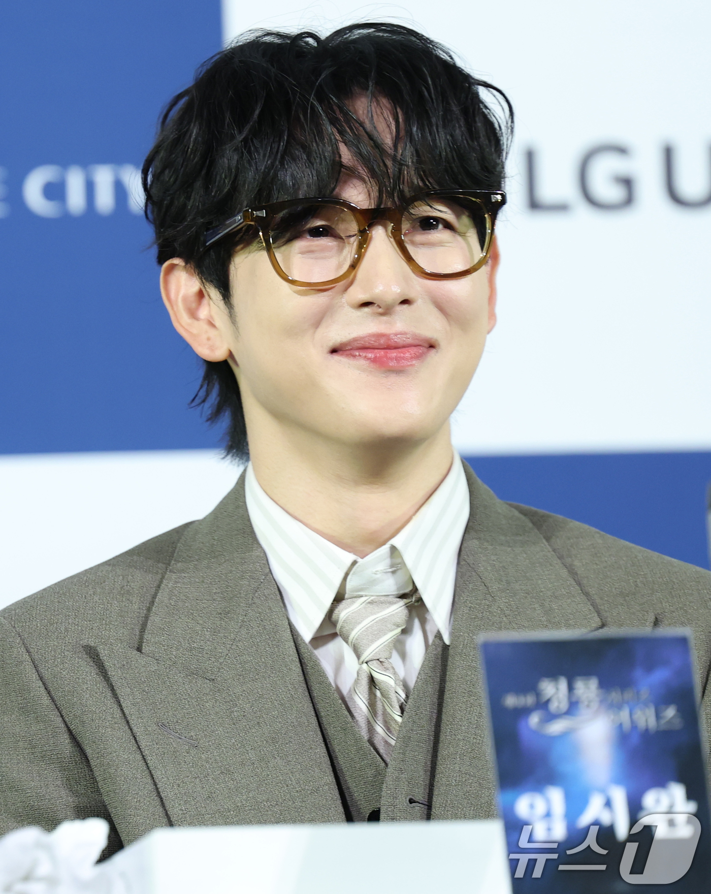 (서울=뉴스1) 권현진 기자 = 배우 임시완이 25일 서울 영등포구 CGV여의도에서 열린 제4회 청룡시리즈어워즈 핸드프린팅 행사에서 미소를 짓고 있다. 2025.6.25/뉴스1