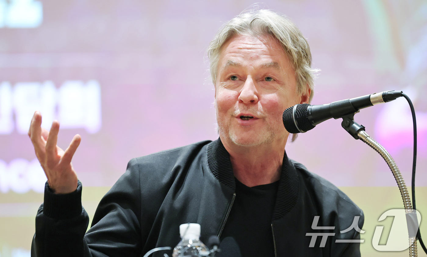 (서울=뉴스1) 장수영 기자 = 에사페카 살로넨(Esa-Pekka Salonen)이 25일 오전 서울 서초구 서울문화예술교육센터에서 에사페카 살로넨 & 뉴욕 필하모닉with 크리스 …