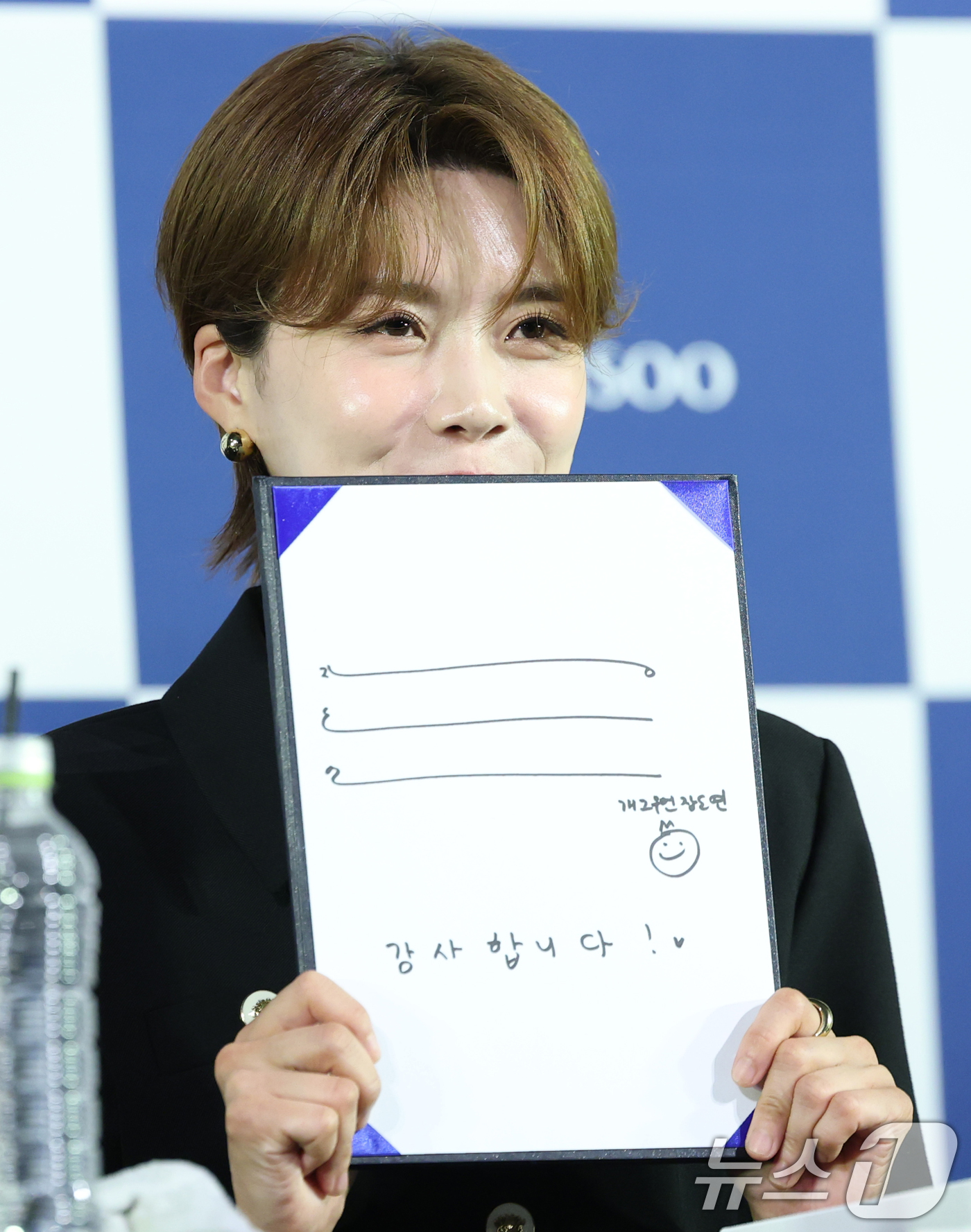 (서울=뉴스1) 권현진 기자 = 방송인 장도연이 25일 서울 영등포구 CGV여의도에서 열린 제4회 청룡시리즈어워즈 핸드프린팅 행사에서 포즈를 취하고 있다. 2025.6.25/뉴스1 …