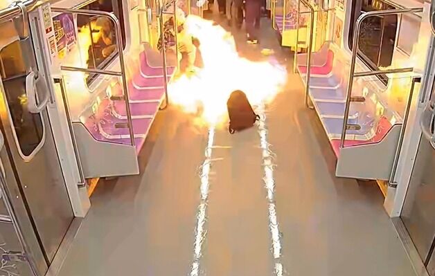 지하철 방화범 구속 상태로 재판행…범행 전 가족에 전재산 송금(종합)