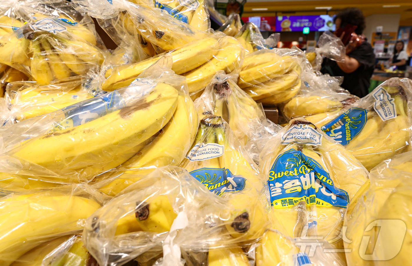 (서울=뉴스1) 김도우 기자 = 정부가 지난해 상반기 사과·배 가격이 치솟으며 전체 물가 상승을 주도하자 물가 안정을 위해 설탕, 바나나 등 농축산물에 할당관세를 적용했지만, 국내 …