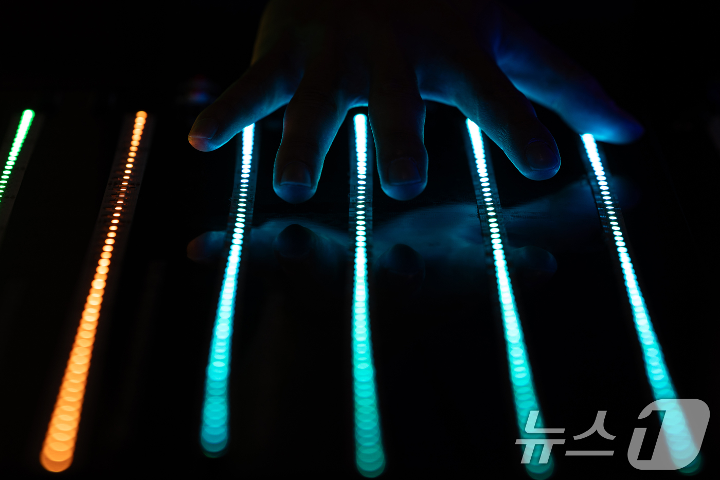 (고양=뉴스1) 이승배 기자 = 25일 경기 고양시 일산 킨텍스에서 열린 '2025 국제광융합엑스포'에 LED 등이 전시돼 있다. 2025.6.25/뉴스1