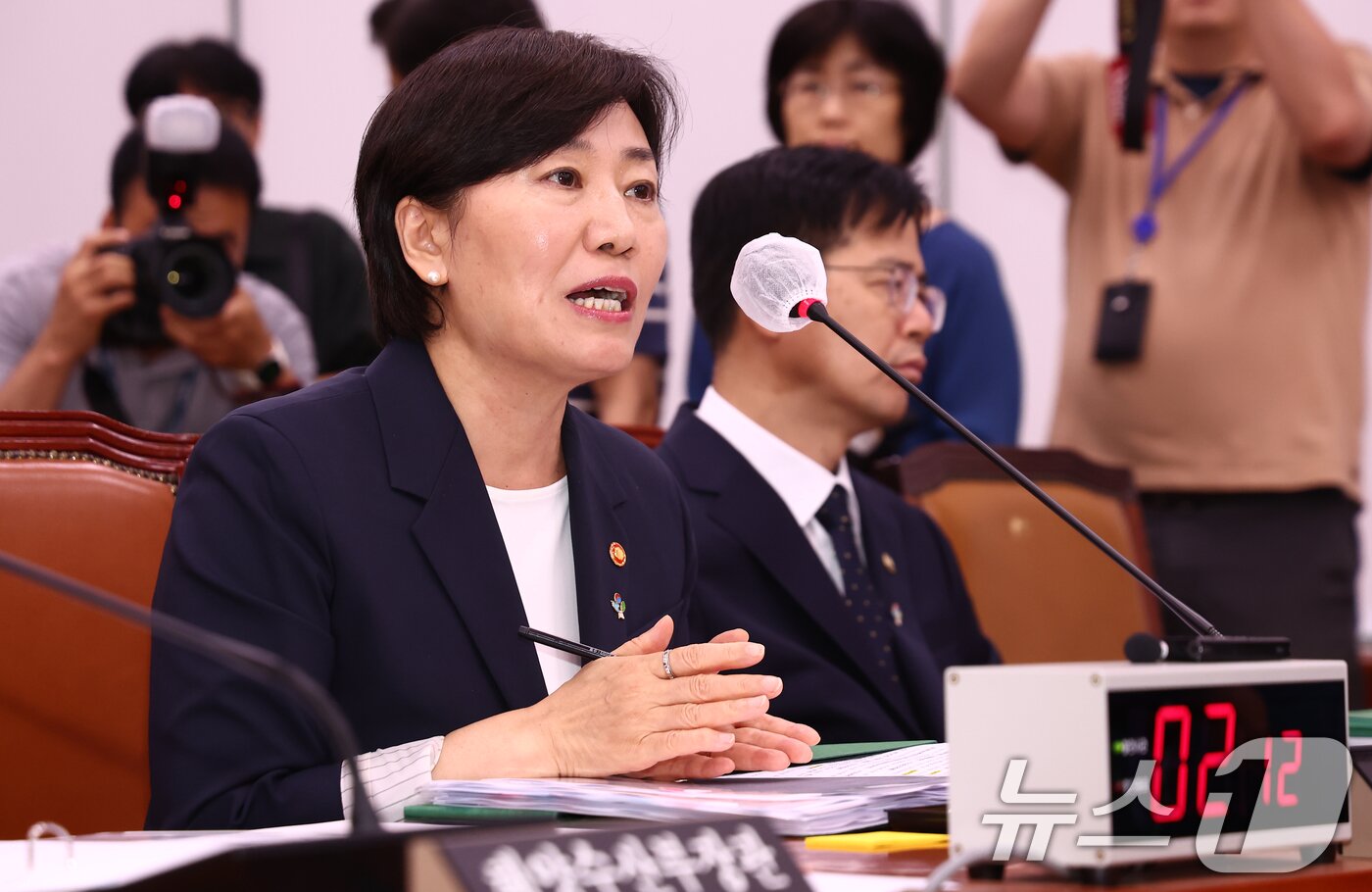 본문 이미지 - 송미령 농림축산식품부 장관이 25일 오후 서울 여의도 국회에서 열린 농림축산식품해양수산위원회 전체회의에서 전종덕 진보당 의원 질의에 답변하고 있다. 2025.6.25/뉴스1 ⓒ News1 김민지 기자